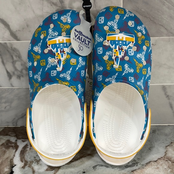 WDW Disney World 50th Anniversary Cinderella Castle CROCS Sz M 8 W 10 Vault NEW - Picture 2 of 12